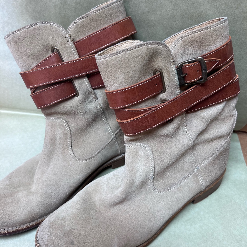 Ladies Frye Sz 9 Boots . Smoke Free Home . Worn Twice .